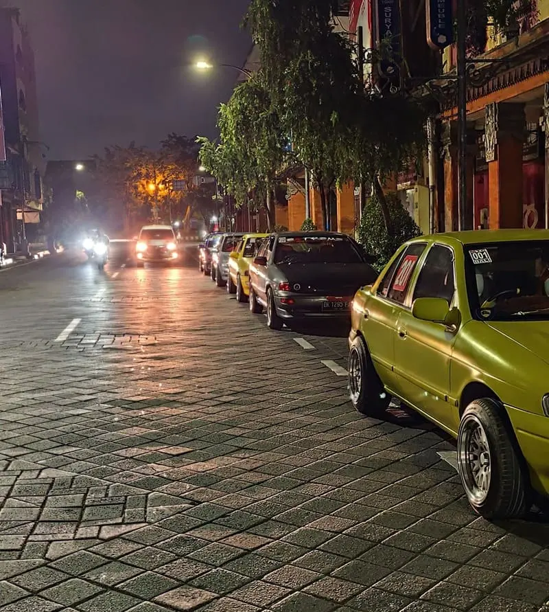 Komunitas Mobil Timor Bali ketika di nongkrong di jalan Gajah Mada - Kota Denpasar